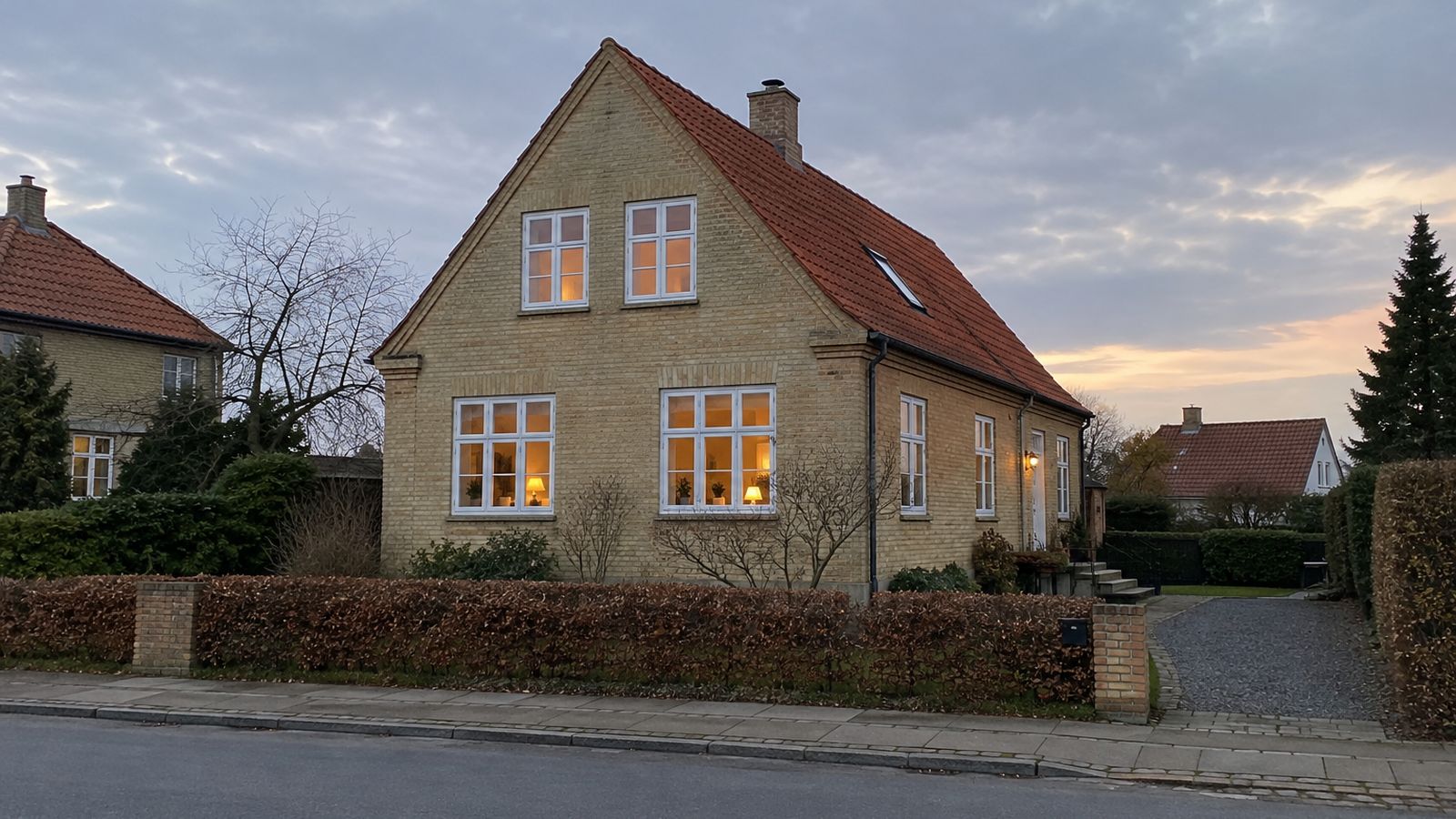 Dansk villa på stille vej